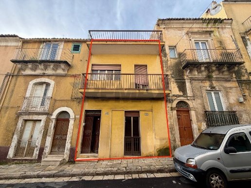casa indipendente in vendita a Ragusa in zona Ragusa Centro