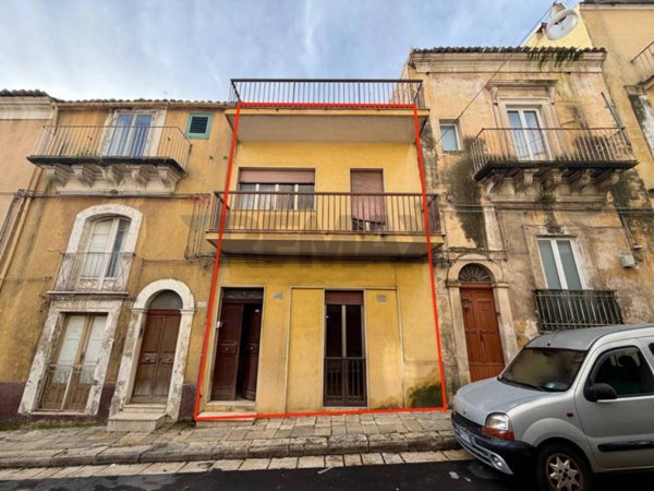 casa indipendente in vendita a Ragusa in zona Ragusa Centro
