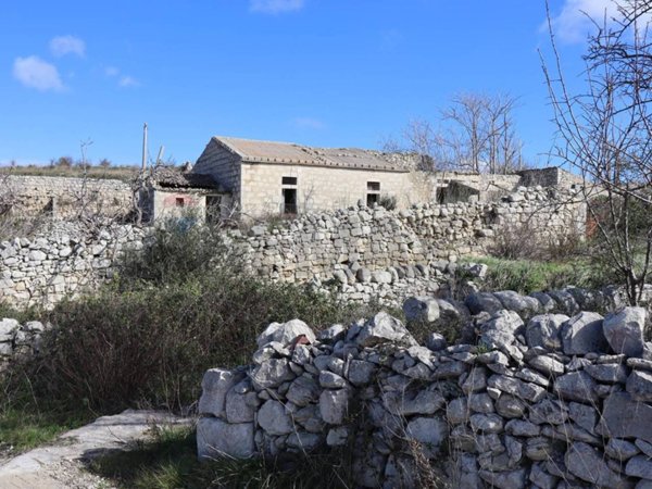 casa indipendente in vendita a Ragusa