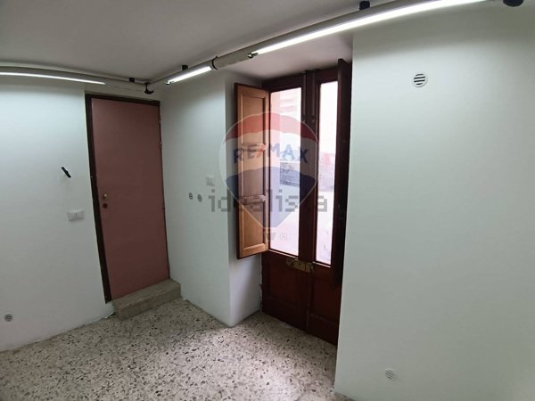locale di sgombero in vendita a Ragusa in zona Ragusa Centro