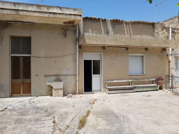 casa indipendente in vendita a Ragusa in zona Marina
