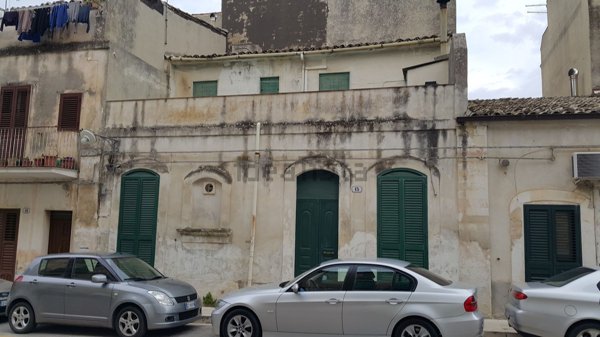 casa indipendente in vendita a Ragusa in zona Ragusa Centro