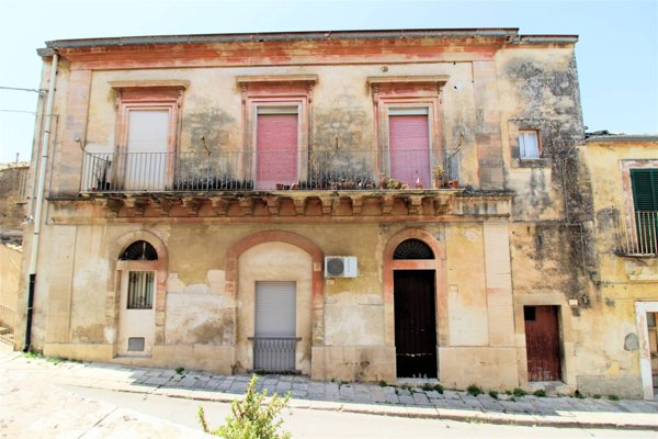casa indipendente in vendita a Ragusa in zona Ibla
