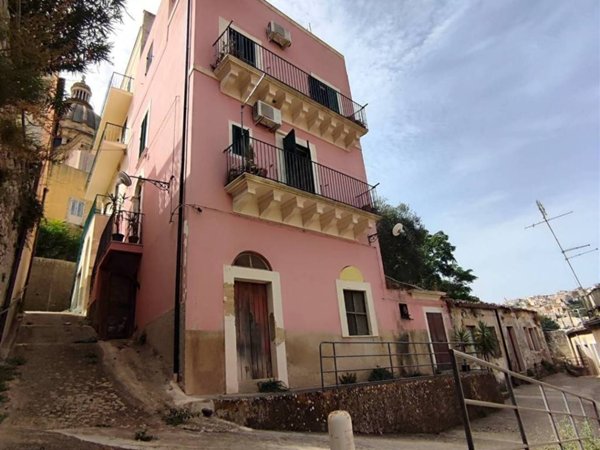 casa indipendente in vendita a Ragusa in zona Ibla