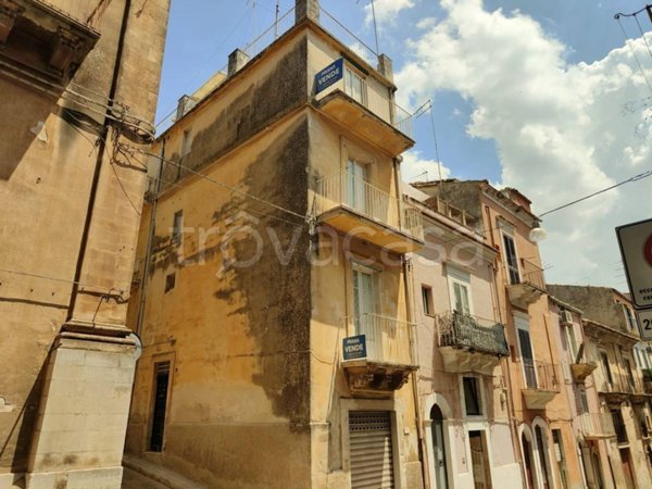 casa indipendente in vendita a Ragusa in zona Ragusa Centro