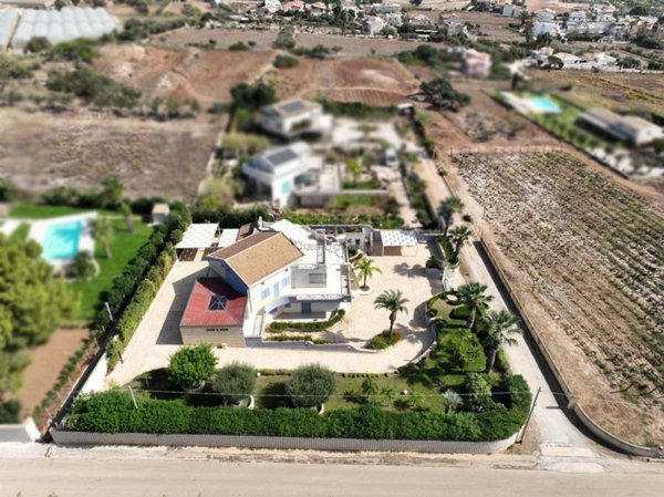 casa indipendente in vendita a Ragusa in zona Marina