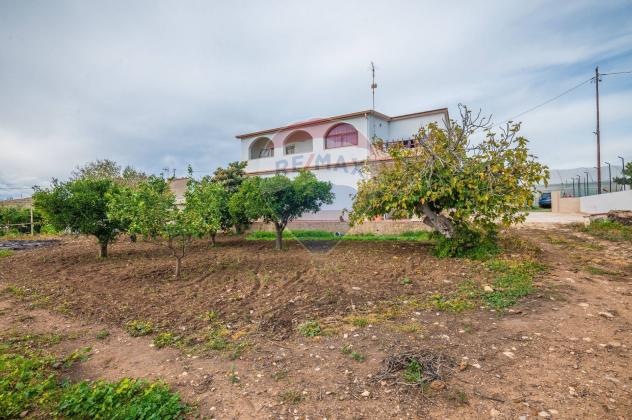 casa indipendente in vendita a Ragusa in zona Marina