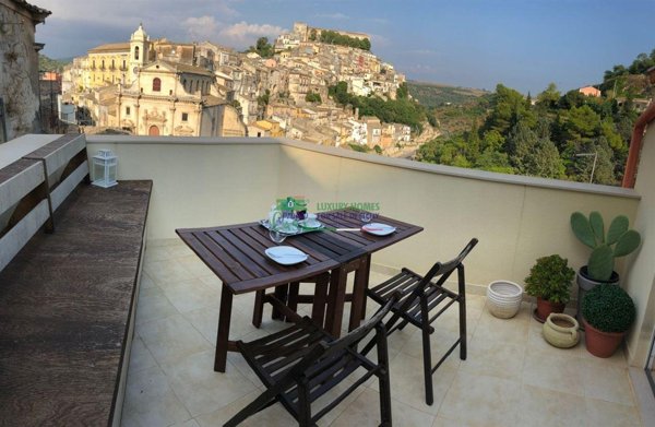 casa indipendente in vendita a Ragusa in zona Ibla