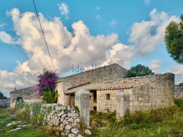 casa indipendente in vendita a Ragusa in zona Pizzillo