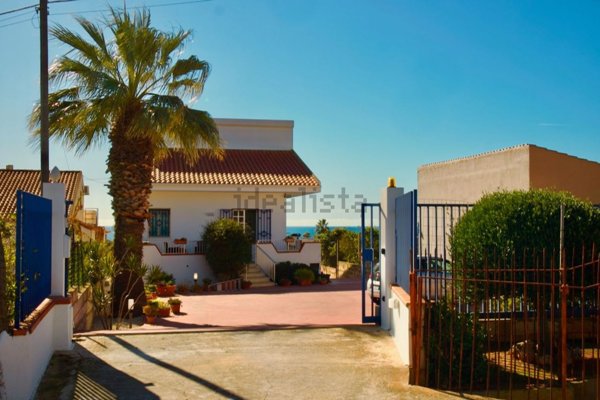 casa indipendente in vendita a Ragusa in zona Marina