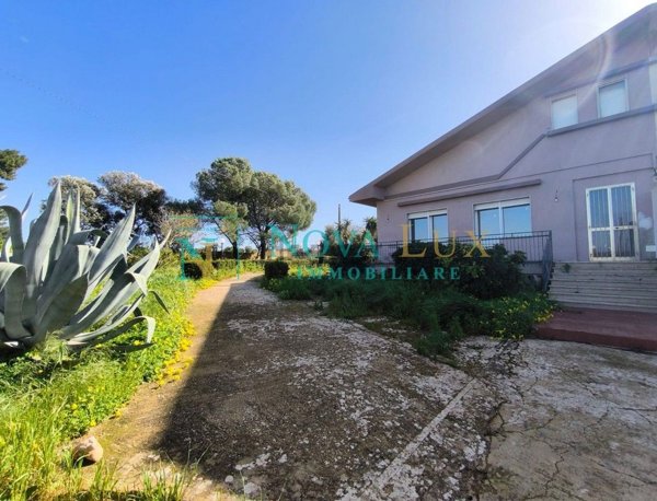 casa indipendente in vendita a Ragusa in zona Marina