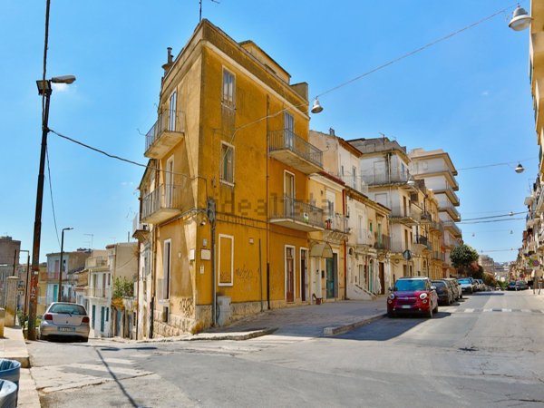 casa indipendente in vendita a Ragusa