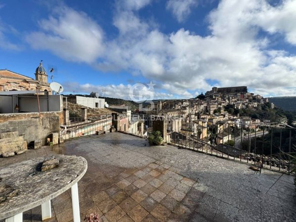 casa indipendente in vendita a Ragusa in zona Ibla