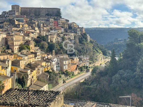 casa indipendente in vendita a Ragusa in zona Ibla