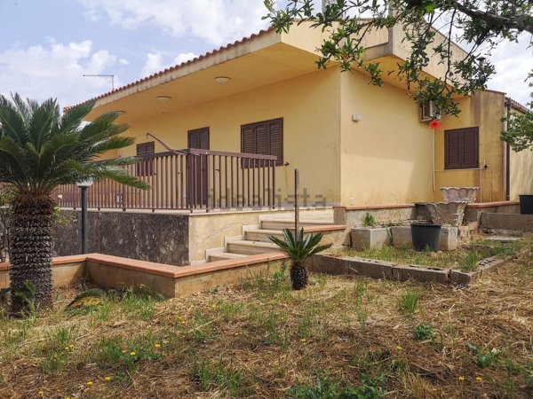 casa indipendente in vendita a Ragusa