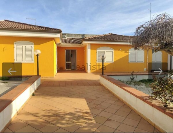 casa indipendente in vendita a Ragusa in zona Marina