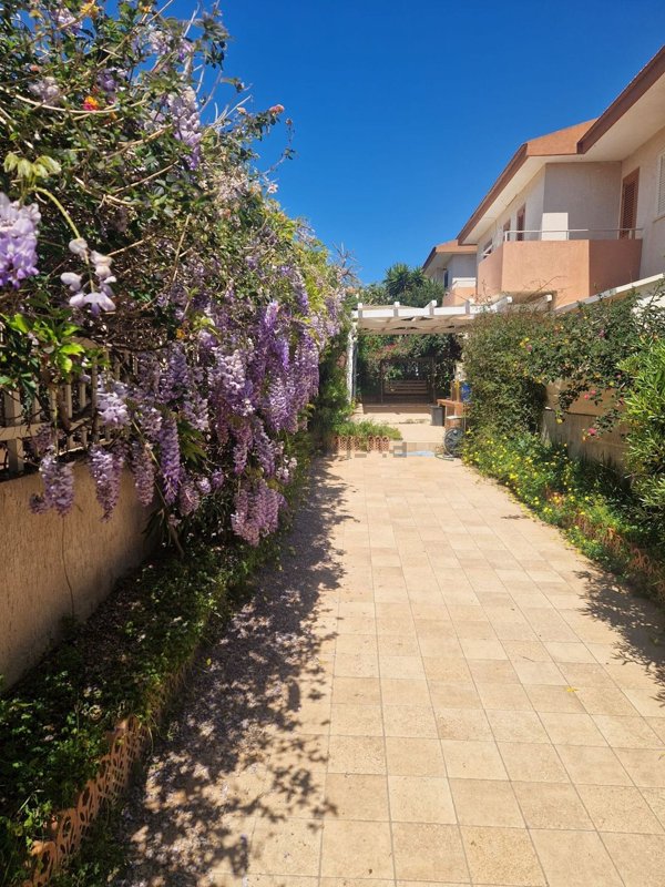 casa indipendente in vendita a Ragusa in zona Marina