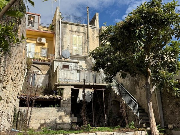 casa indipendente in vendita a Ragusa