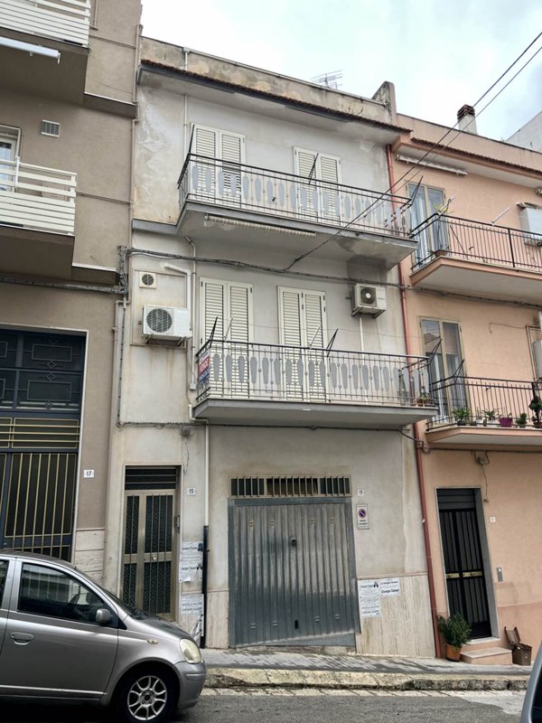 casa indipendente in vendita a Ragusa