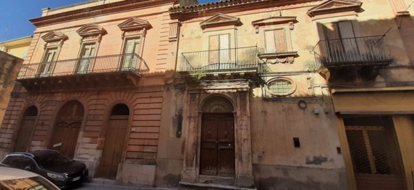 casa indipendente in vendita a Ragusa in zona Ragusa Centro