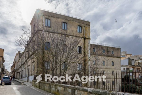 negozio in vendita a Ragusa in zona Ragusa Centro