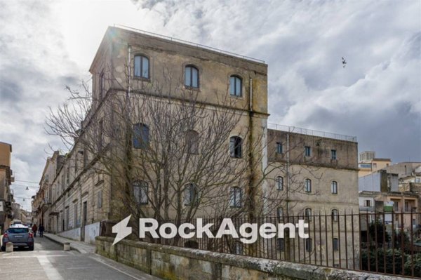 negozio in vendita a Ragusa in zona Ragusa Centro