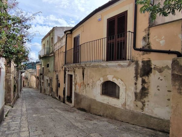 casa indipendente in vendita a Ragusa in zona Ibla