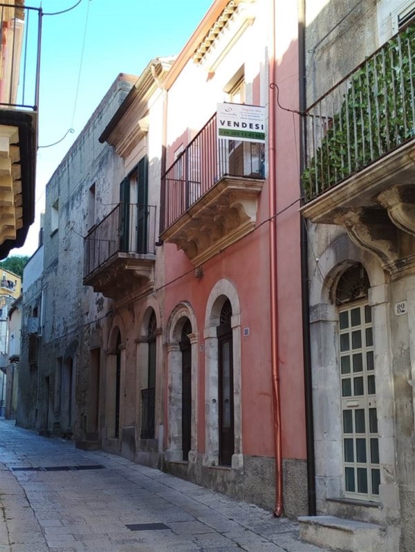 casa indipendente in vendita a Ragusa in zona Ibla