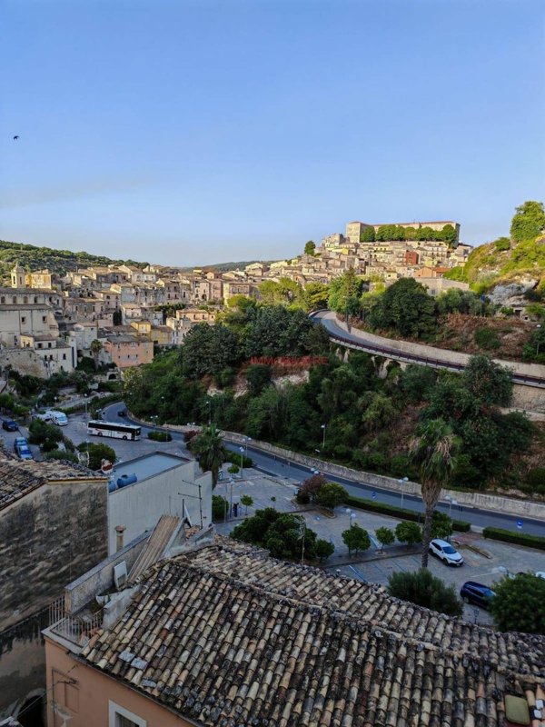 quadrivano in vendita a Ragusa in zona Ibla