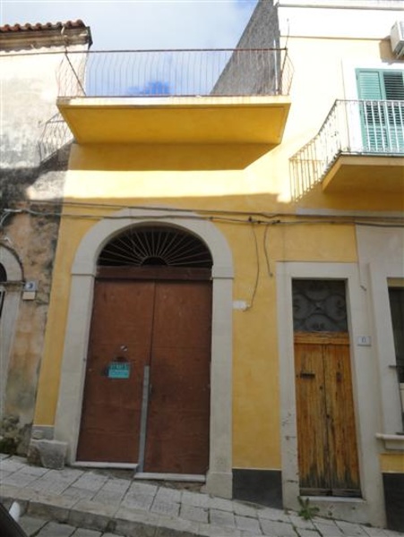 casa indipendente in vendita a Ragusa in zona Ragusa Centro