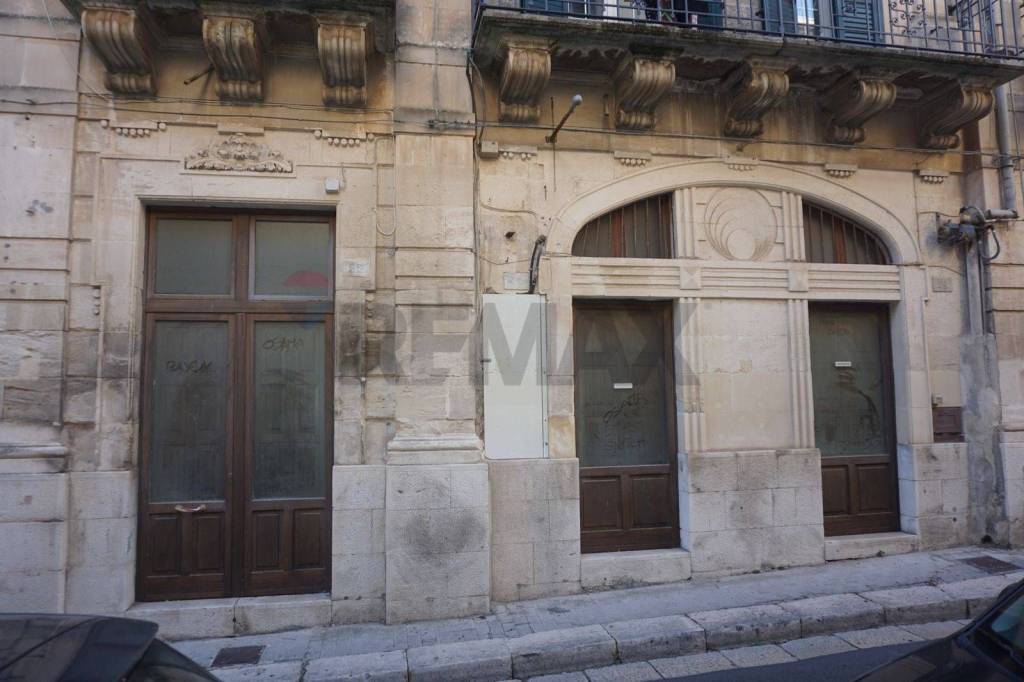 negozio in vendita a Ragusa in zona Ragusa Centro