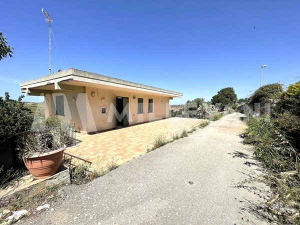 casa indipendente in vendita a Ragusa