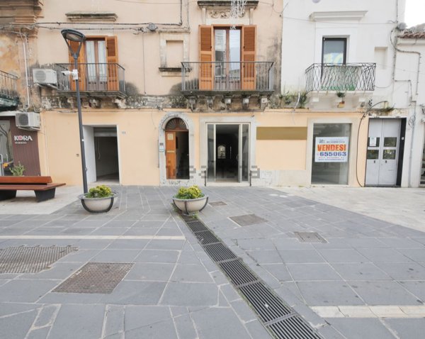 locale commerciale in vendita a Ragusa in zona Ragusa Centro