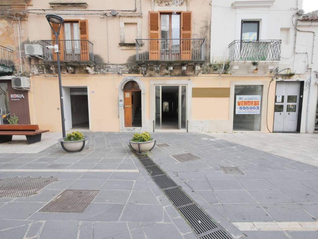 negozio in vendita a Ragusa in zona Ragusa Centro