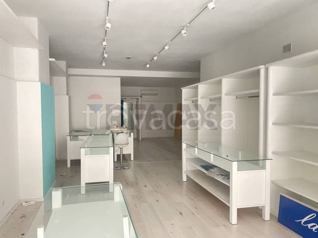negozio in vendita a Ragusa