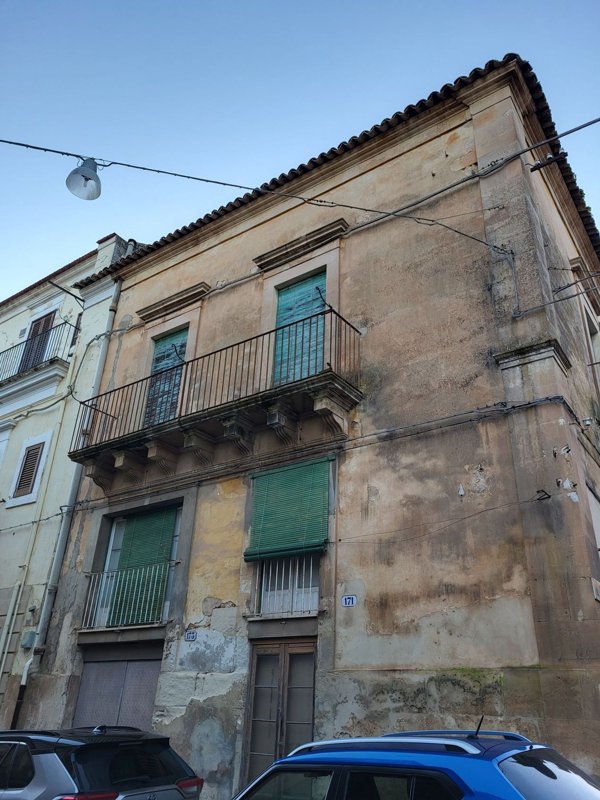 casa indipendente in vendita a Ragusa in zona Ragusa Centro