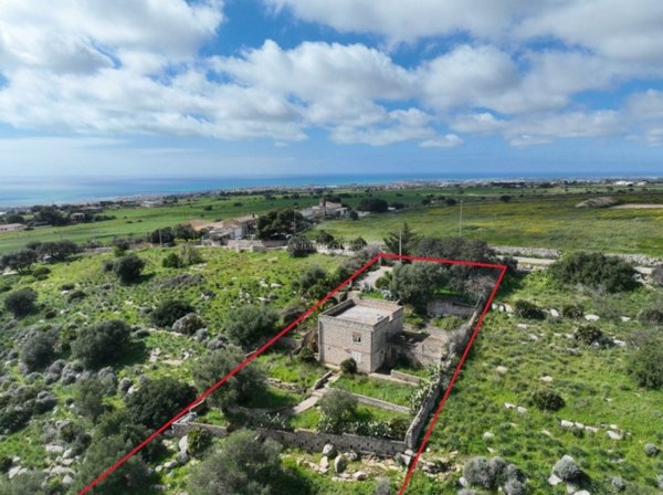 casa indipendente in vendita a Ragusa in zona Marina