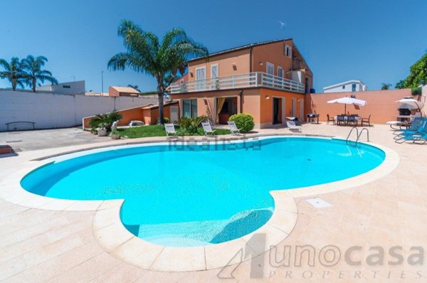 casa indipendente in vendita a Ragusa in zona Marina