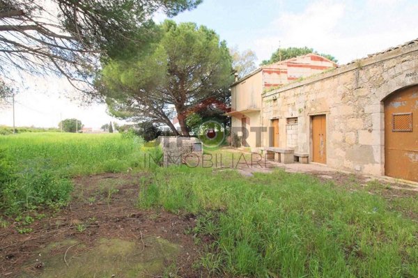 casa indipendente in vendita a Ragusa