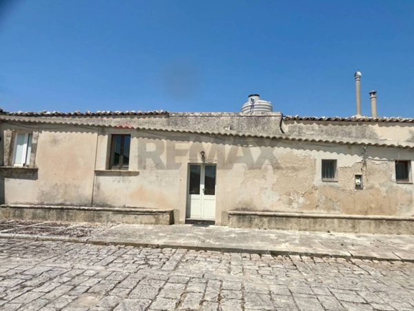 casa indipendente in vendita a Ragusa in zona San Giacomo / Bellocozzo