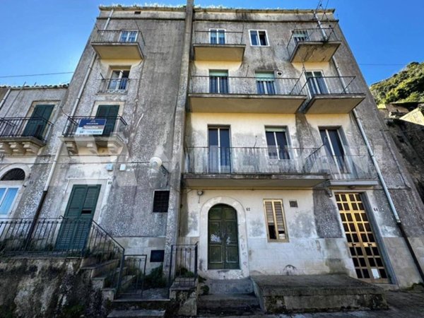 intera palazzina in vendita a Ragusa in zona Ibla