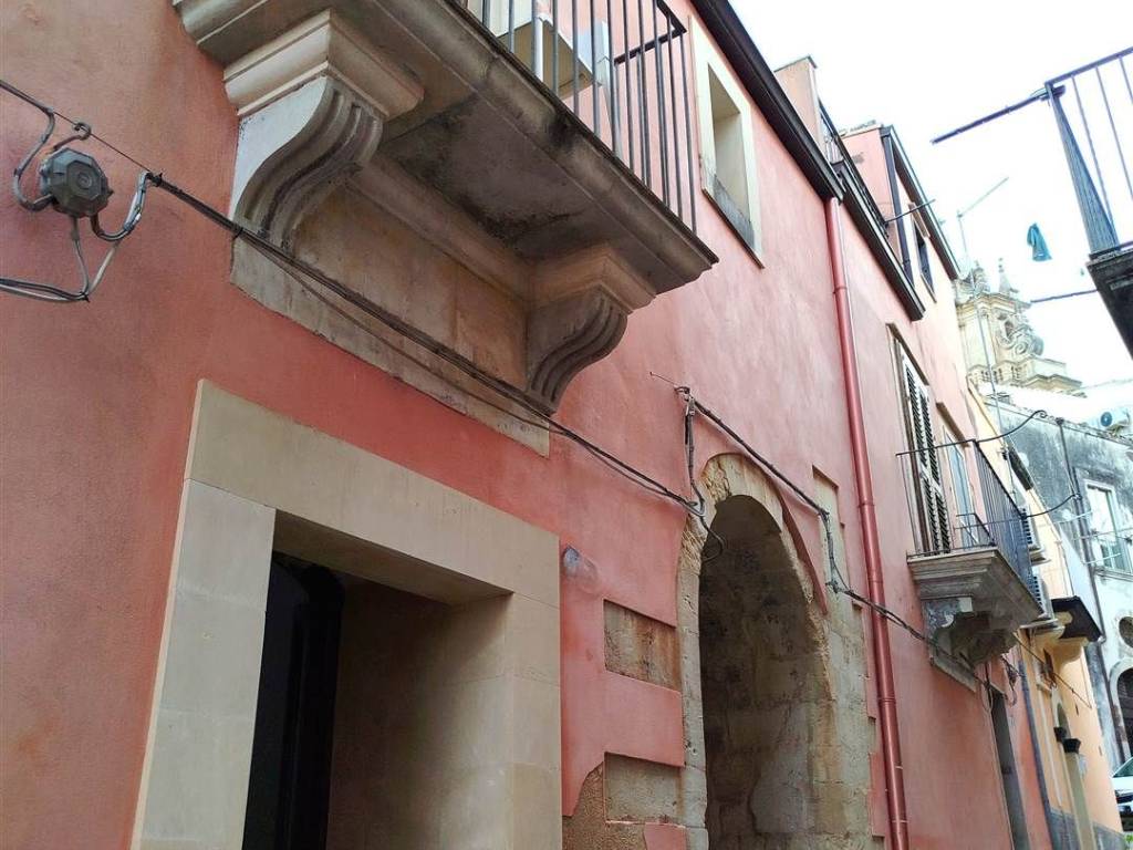 casa indipendente in vendita a Ragusa in zona Ibla