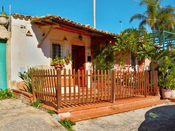 casa indipendente in vendita a Ragusa in zona Marina