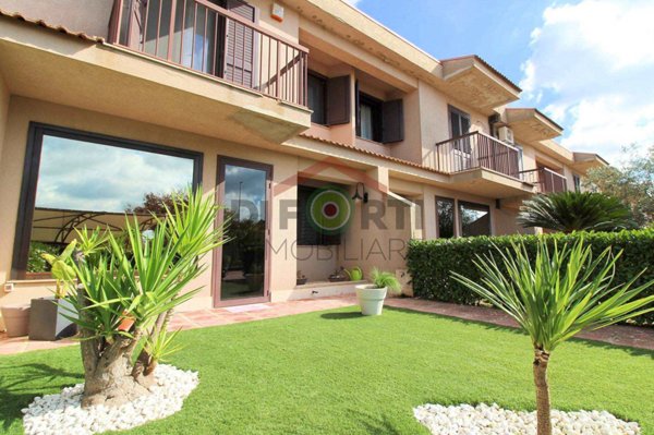 casa indipendente in vendita a Ragusa