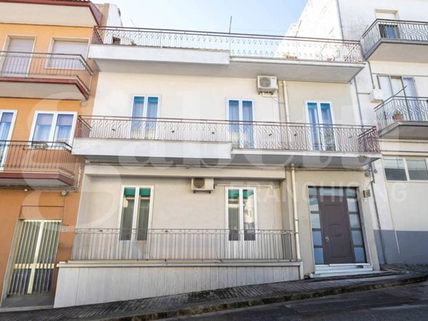 casa indipendente in vendita a Ragusa in zona Ibla
