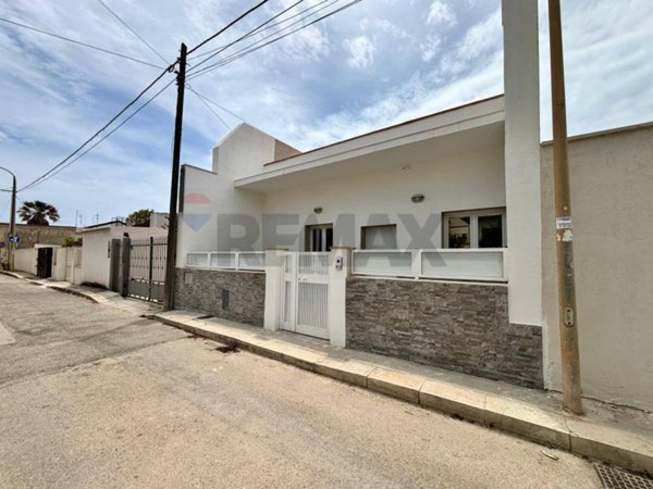 casa indipendente in vendita a Ragusa in zona Marina