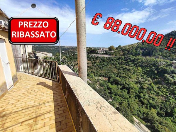 casa indipendente in vendita a Ragusa in zona Ibla