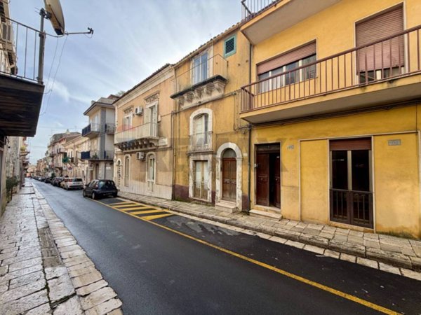 casa indipendente in vendita a Ragusa
