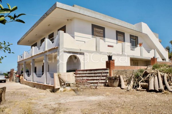 casa indipendente in vendita a Ragusa in zona Marina