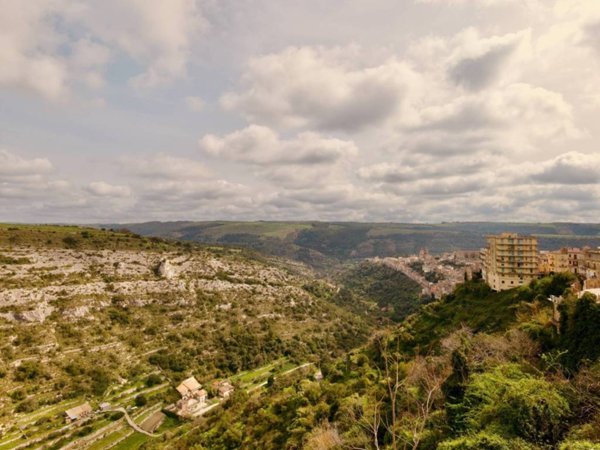 casa indipendente in vendita a Ragusa in zona Ibla